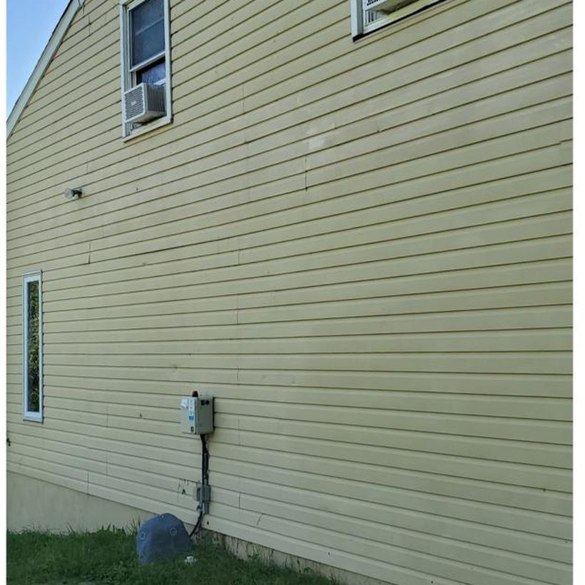 Vinyl siding after a soft wash